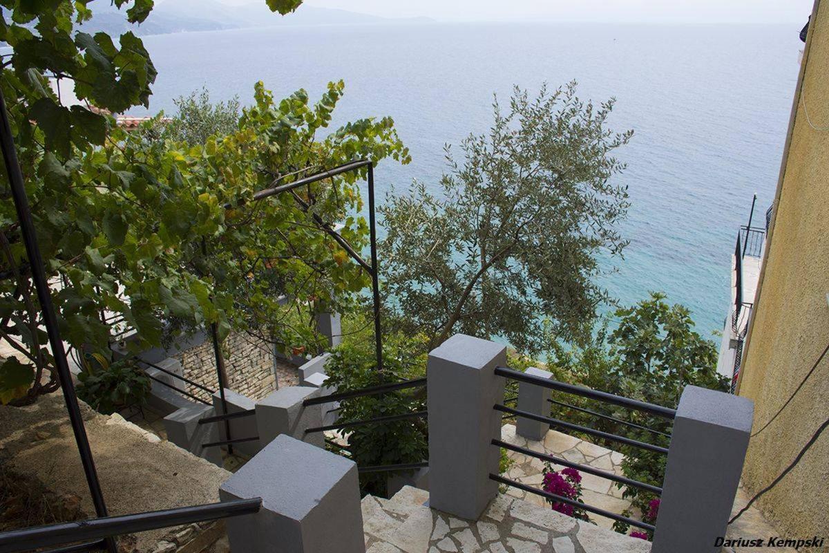 Hotel Blue View à Qeparo Extérieur photo